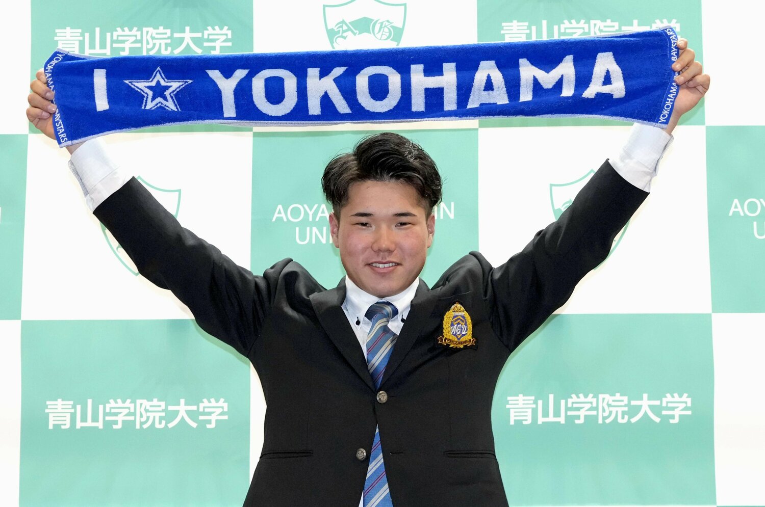 「投手と内野手だけを指名した理由とは」ドラフト会議翌日にDeNA編成部長が明かした「優勝“しつづける”ために…来年、再来年の候補まで考えて」＜Number Web＞ photograph by KYODO