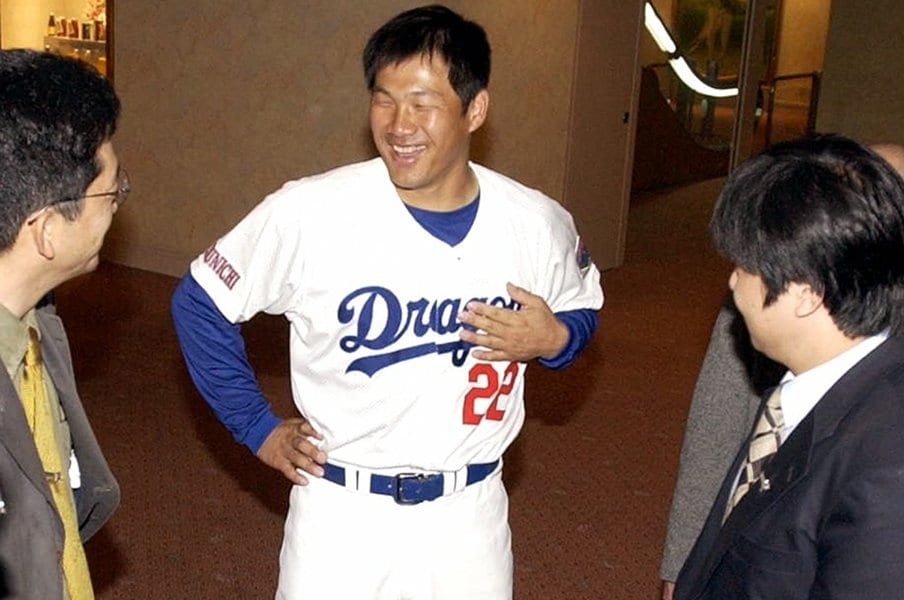 「失礼極まりないよね」契約更改で怒り→ベイスターズ移籍直前、妻に見抜かれた本塁打王の本心…なぜ“生涯中日”から一転トレード志願したか＜Number Web＞ photograph by Sankei Shimbun