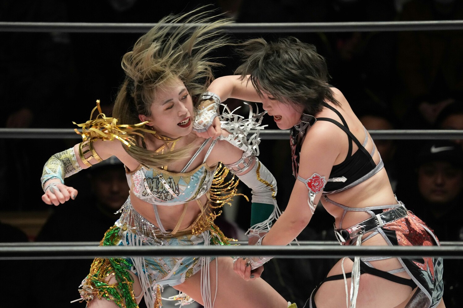 林下と上谷の“5分間のシングルマッチ”は互いの気持ちを確かめ合うための試合だった　©Essei Hara