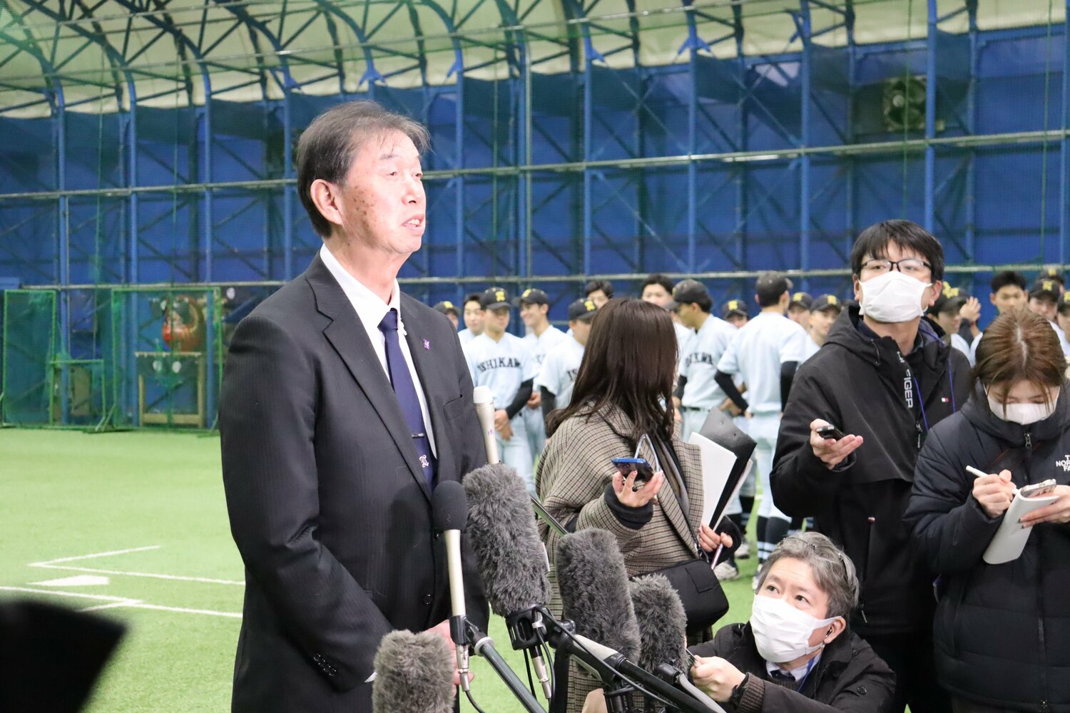 現在は学法石川で指揮を執る佐々木監督。自身6年半ぶりのセンバツでどんな野球を見せるか ©️Genki Taguchi