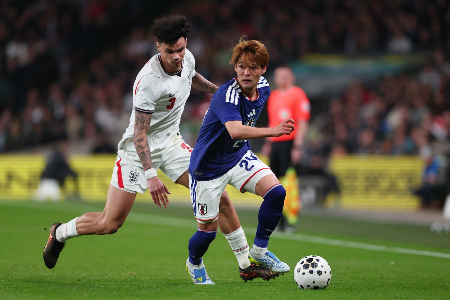 イングランド戦、佐野海舟は“通用する”レベル以上のクオリティを見せた　©Getty Images