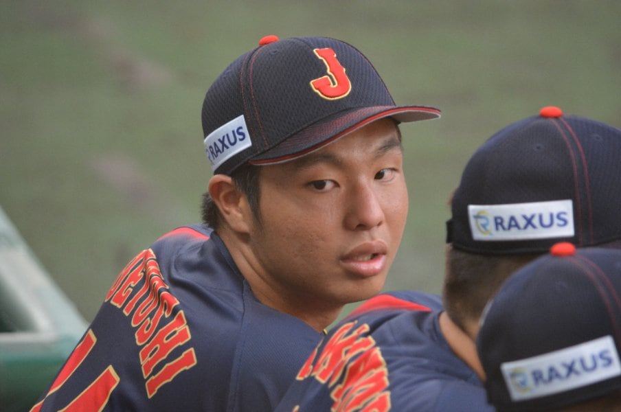 日本代表になった末吉良丞と対戦「沖縄尚学メンバーの本音」…比嘉公也監督「厄介だな」宜野座恵夢「捕手目線と全然違う」現地沖縄で見た“お祭り”ウラ側＜Number Web＞ photograph by Takarin Matsunaga