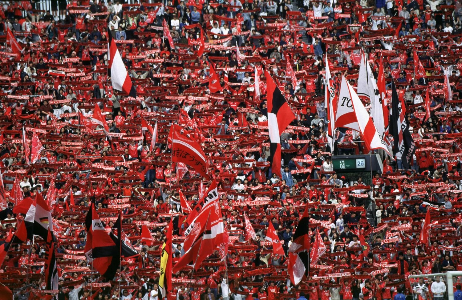 Jリーグ黎明期からつづく浦和レッズの熱狂的な応援　©Kazuaki Nishiyama