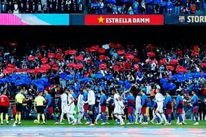 《メッシとロナウド不在の寂しさ》カメラマンが見たクラシコの新風景　17歳ガビや仲良しバルサ＆レアルサポ、殊勲ビニシウスへの“罵倒”