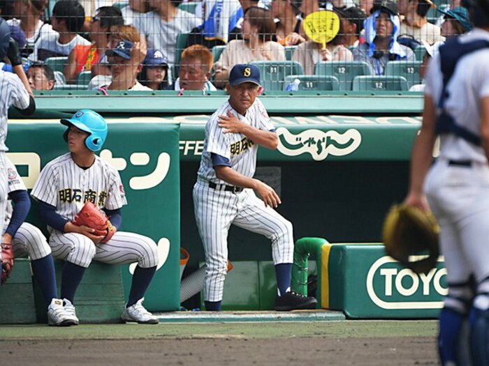 明石商・狭間監督、精一杯のジョーク。「言われたのに風呂入ってしもうた」＜Number Web＞ photograph by Hideki Sugiyama