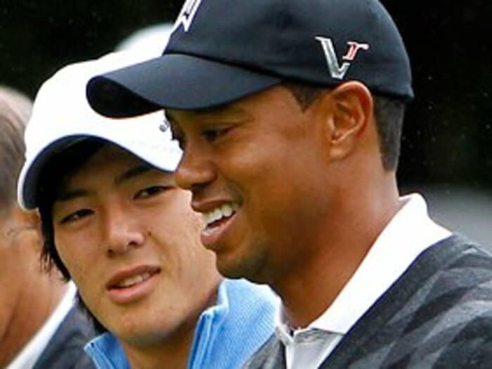 世界が見放しても最大限の敬意を。超人ウッズを仰ぐ石川遼の純真。＜Number Web＞ photograph by AP/AFLO