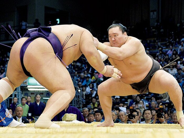 猫だましと、まさかの3連敗。「大横綱」白鵬よ、どこへ行く。～北の湖理事長が残した、白鵬の一代年寄を拒む意志～＜Number Web＞ photograph by KYODO
