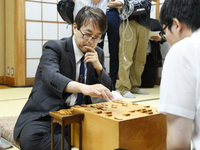羽生善治九段、タイトル100期へ竜王戦準決勝。知っておきたい将棋界の「高速道路渋滞」論。＜Number Web＞ photograph by KYODO