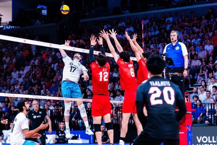 世界がヤマモトを恐れている」男子バレー9連勝の中心で光るリベロ山本