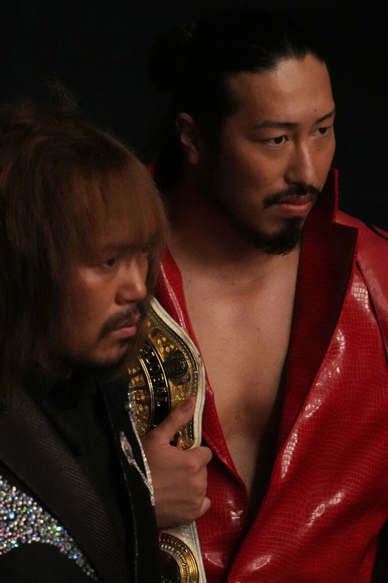 入場時の内藤哲也と辻陽太　©Masashi Hara