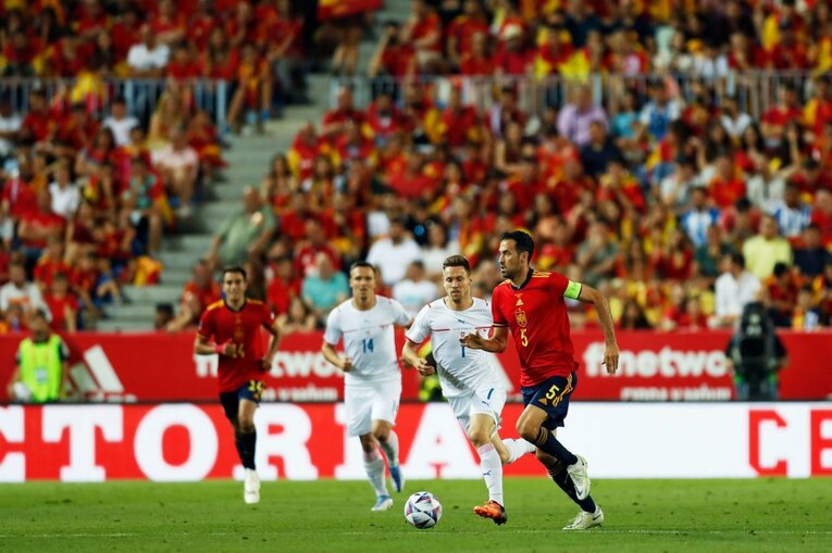 “日本代表が狙うべきスペインの急所”はどこ？ ブスケッツやアセンシオ健在、17歳ガビ急成長で分厚すぎる選手層だが…〈撮影者の証言〉(33)