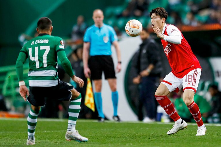 「モリタ、モリタ」とポルトガル地元カメラマン称賛…冨安健洋vs守田英正が「試合後にユニ交換」“EL日本人対決”を撮った(29)