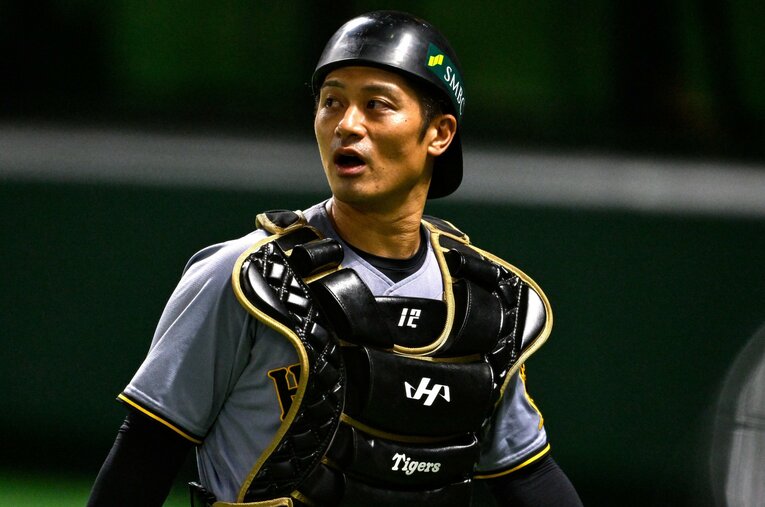 球団初となるリーグ連覇と日本一を狙う阪神のキャプテンを務めるキャッチャー・坂本誠志郎 ／ photograph by Nanae Suzuki