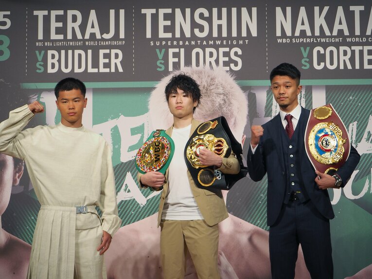 9月18日に有明アリーナでコルテスとの防衛戦に臨む中谷潤人（右）。なお、当日はWBA・WBCライトフライ統一王者の寺地拳四朗（中央）とのダブル世界タイトルマッチ。那須川天心（左）のボクシング転向2戦目も行われる　©︎JIJI PRESS