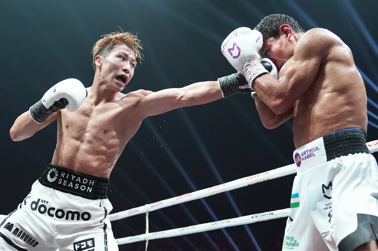 幾度となくヒットした井上尚弥の鋭いジャブ　©Naoki Fukuda