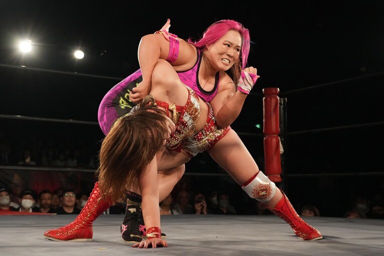 橋本千紘のコブラツイスト