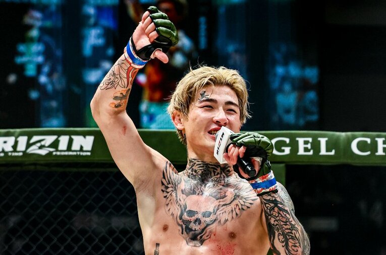 元DEEP王者の弥益ドミネーター聡志を破り、「これからは平本蓮の時代です」と宣言。SNSでの“平本劇場”にも拍車がかかっている ／ photograph by RIZIN FF Susumu Nagao