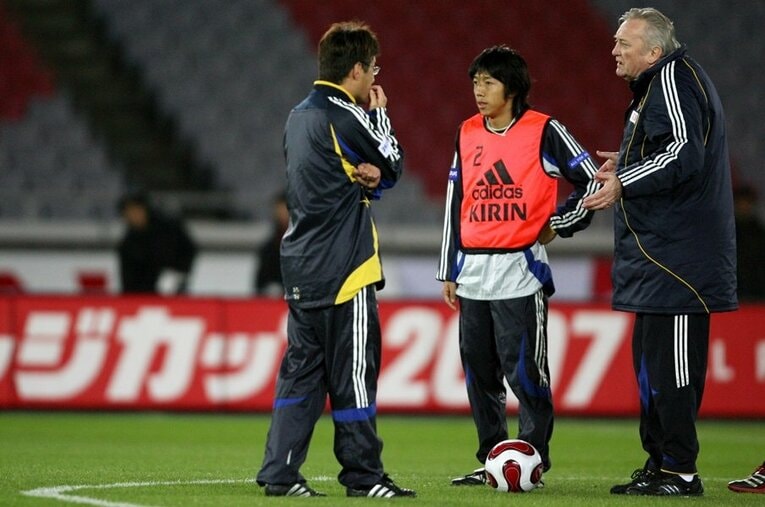 日本代表時代の中村憲剛とイビチャ・オシム監督　©JFA/AFLO