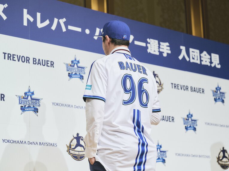 ユニフォームを身に着けたバウアー　©Yuki Suenaga