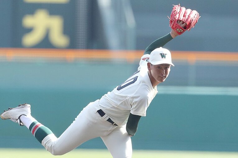 今春のセンバツでは力強いピッチングを披露し、スカウトからも注目を集めた市立和歌山・米田天翼（2年）。新チームでは大黒柱として期待される ／ photograph by Sankei Shimbun