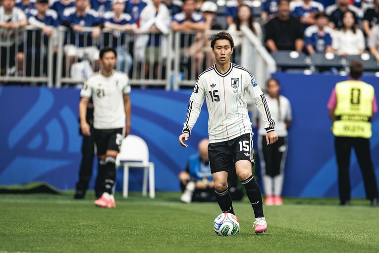 ボランチで先発した鎌田大地。試合中に負傷していたことが明らかになった　©Kiichi Matsumoto/JMPA
