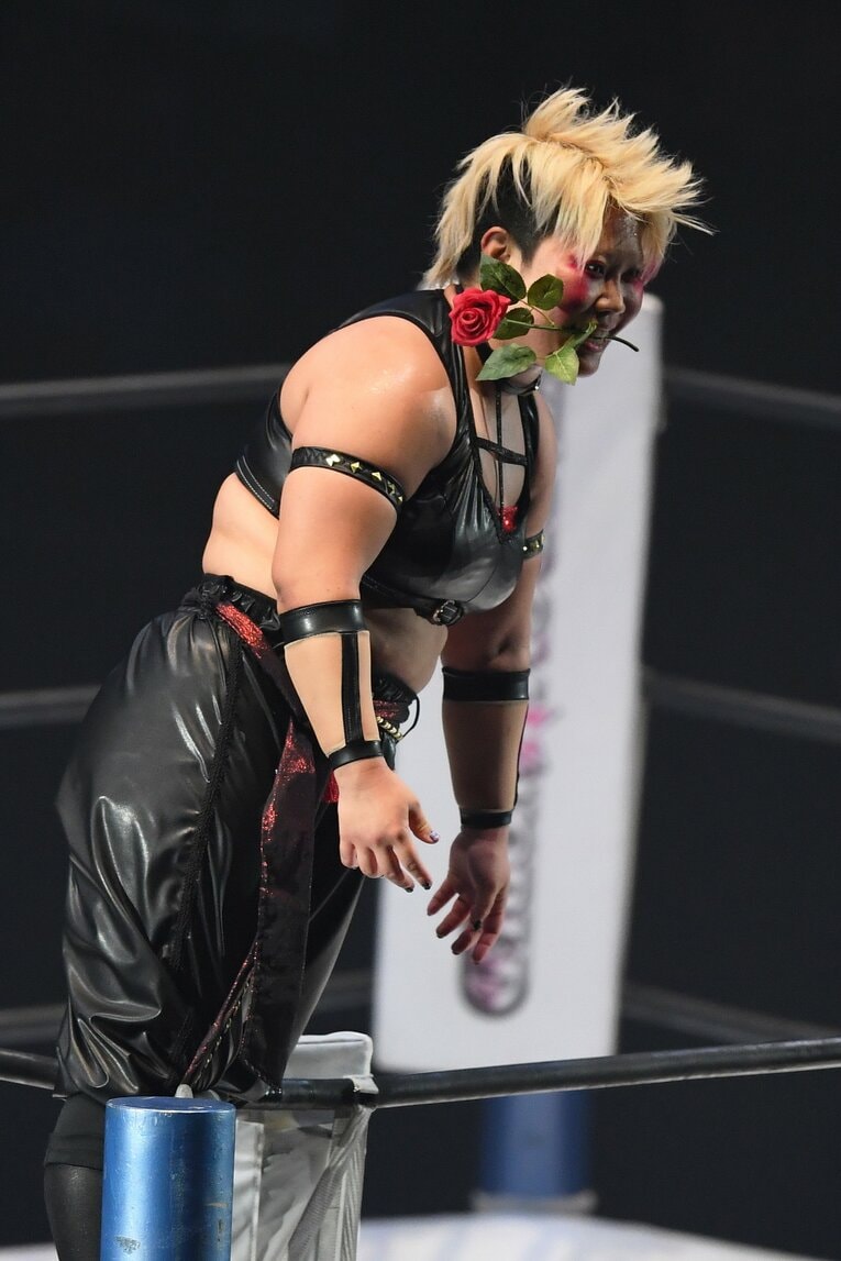 2021年7月4日、林下詩美の持つワールド・オブ・スターダム王座に挑んだ刀羅ナツコ。同試合で左膝を負傷した