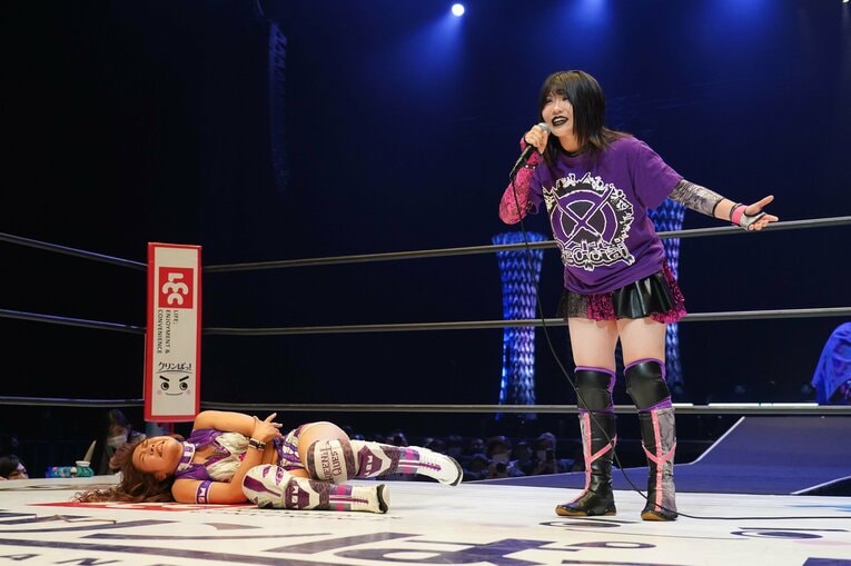 “女子高生でヒールで双子”スターダム吏南が語った木村花への思い「花さんがいなかったら、プロレスをやめていた」《特別グラビア》(32)