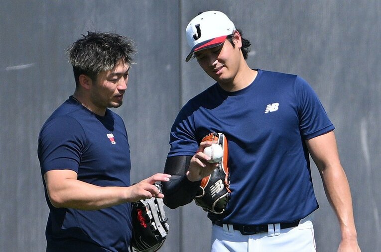 WBC期間の鈴木誠也と大谷翔平。今大会を記録した映画では2人を中心に戦いが描かれている ／ photograph by JIJI PRESS