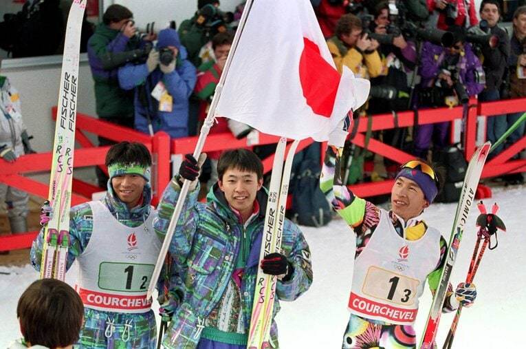 アルベールビル五輪の複合団体で金メダルを獲得した（左から）河野孝典、三ケ田礼一、荻原健司。かつての日本のお家芸が五輪から姿を消すことに ／ photograph by JIJI PRESS