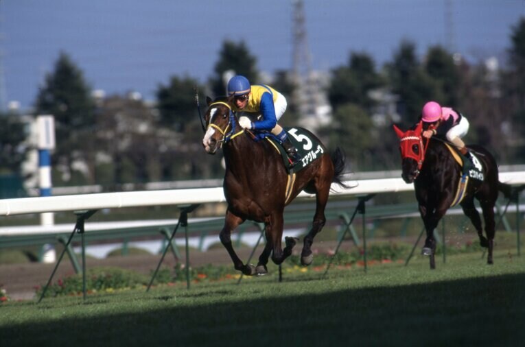 96年3月チューリップ賞、エアグルーヴはビワハイジに5馬身差をつけ勝利　©Tomohiko Hayashi