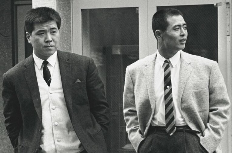 1965年、戦後初の三冠王に輝いた野村克也と、その前年に55本塁打を放った王貞治。野村の通算本塁打数は王の868本に次ぐ歴代2位の657本 ／ photograph by BUNGEISHUNJU