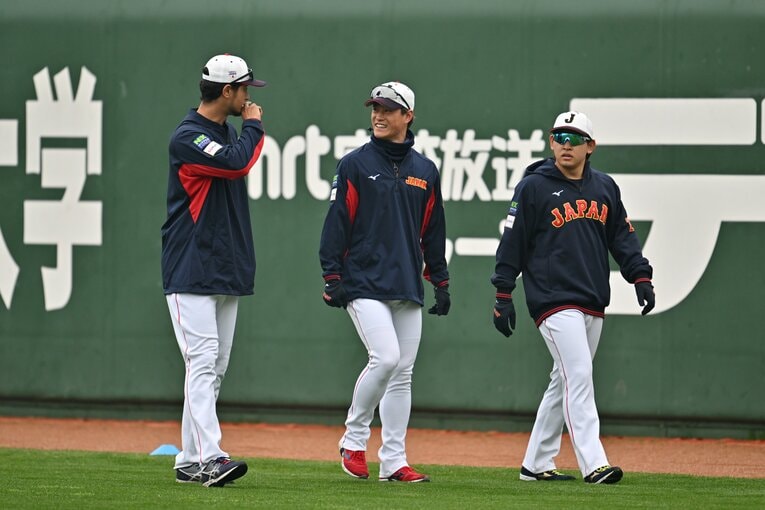 【プレイバック】前回大会の2023年WBCの宮崎合宿では、連日若手選手にアドバイスを送る「ダルビッシュ塾」が開かれた　©Hideki Sugiyama