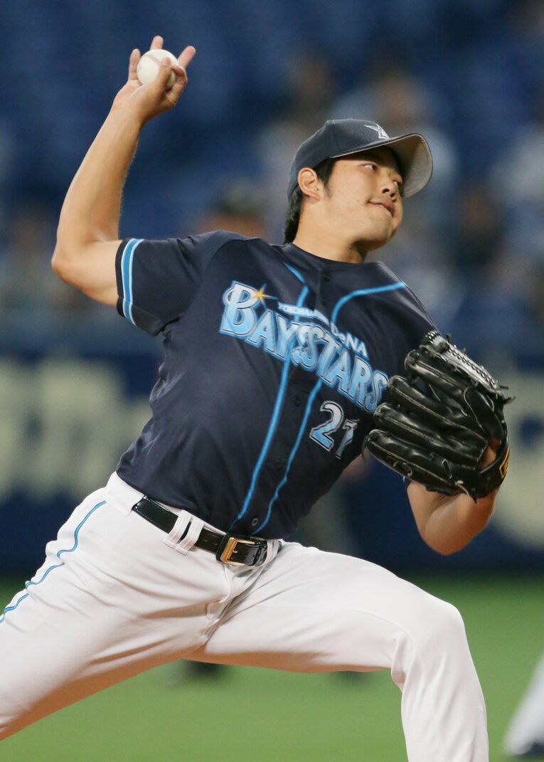 横浜DeNA時代の加賀美希昇さん。2010年ドラフト2位でDeNA入り、通算5勝。2015年秋に戦力外通告を受け、JR西日本に入社　©JIJI PRESS