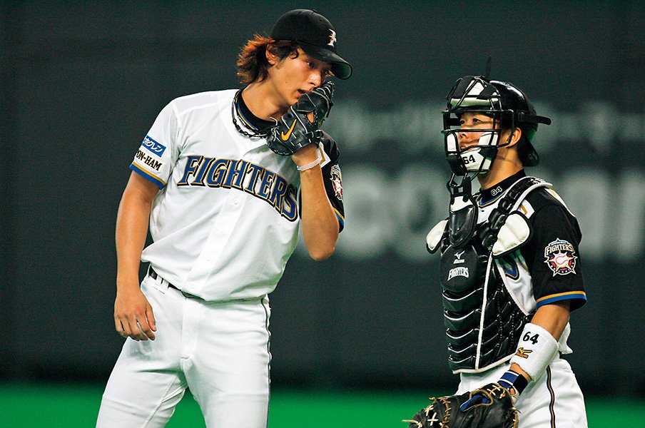 専属捕手は日陰に咲く。~一芸人生、3人の告白~<Number Web> photograph by Naoya Sanuki