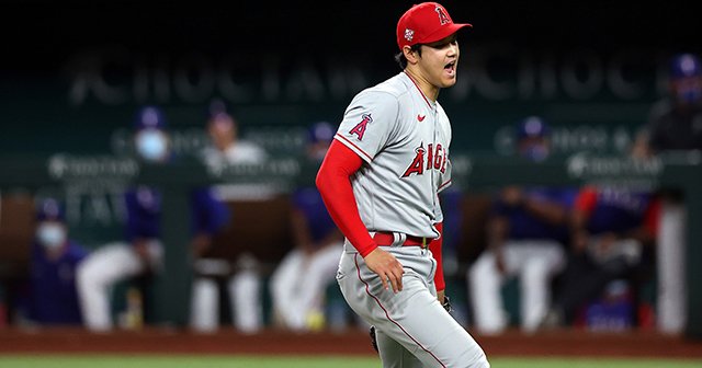 大谷翔平1072日ぶり勝利+2打点&絶妙セーフティバントにMLB公式「オオタニがまた別の“ショウ”を…」 絶賛の嵐と昨季からの成長