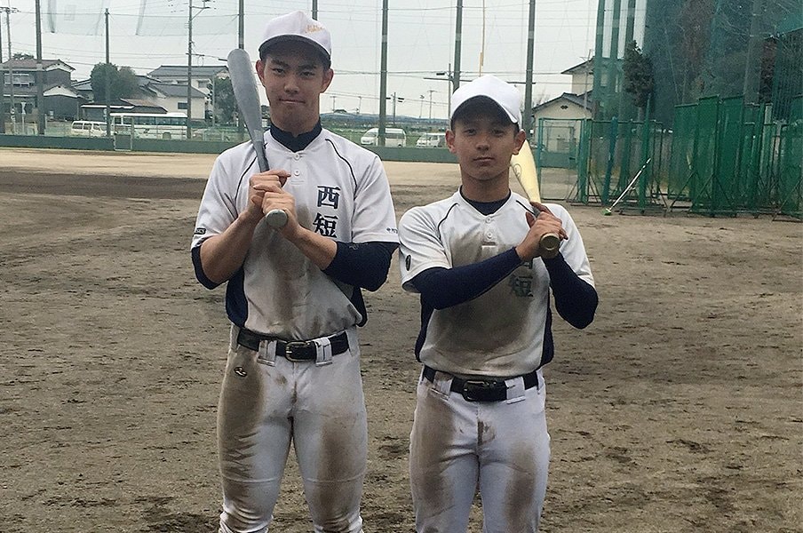 新庄の母校・西日本短大附に逸材が。潜在力・中村宜聖と名手・近藤大樹。<Number Web> photograph by Sports Graphic Number