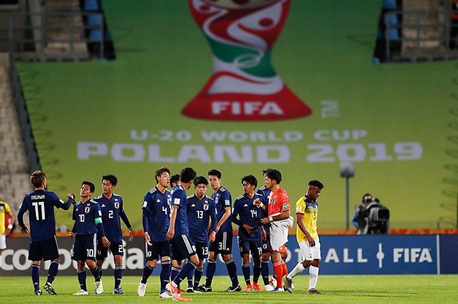 U-20W杯初戦で南米得点王を封殺。CB瀬古歩夢に漂うリーダーの風格。<Number Web> photograph by Daisuke Nakashima