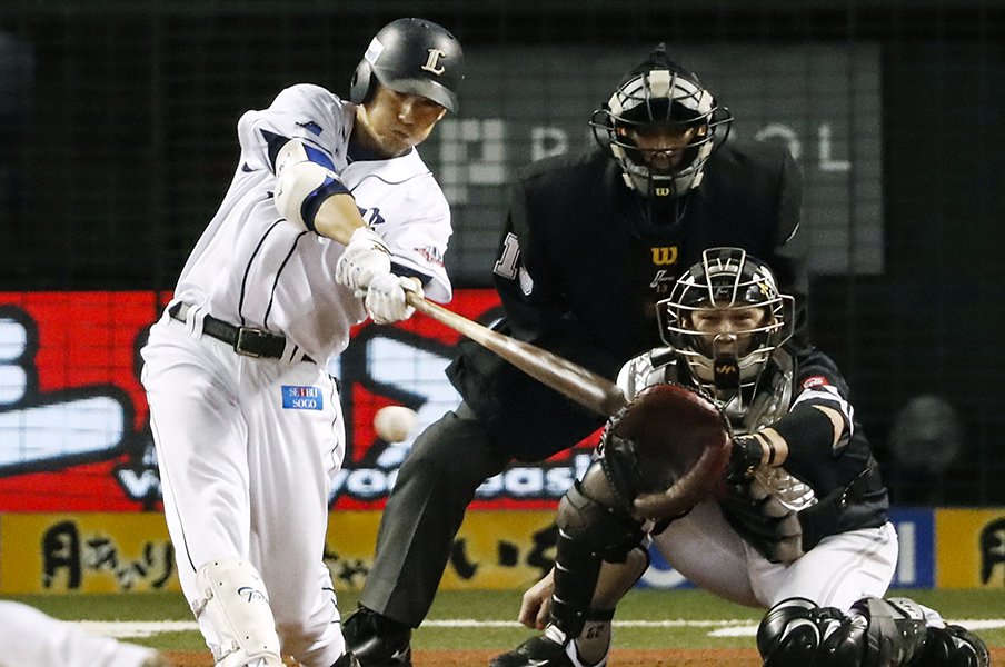 和田一浩「練習と同じにすれば?」西武・栗山巧の復調にあった助言。<Number Web> photograph by Kyodo News