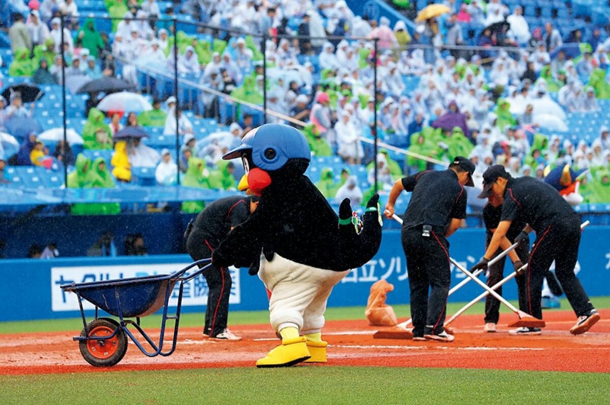 神宮球場の整備に欠かせないアルミ製トンボを作る 意外な 会社 きっかけはある高校野球監督の これ 立ったらええのに プロ野球 Number Web ナンバー