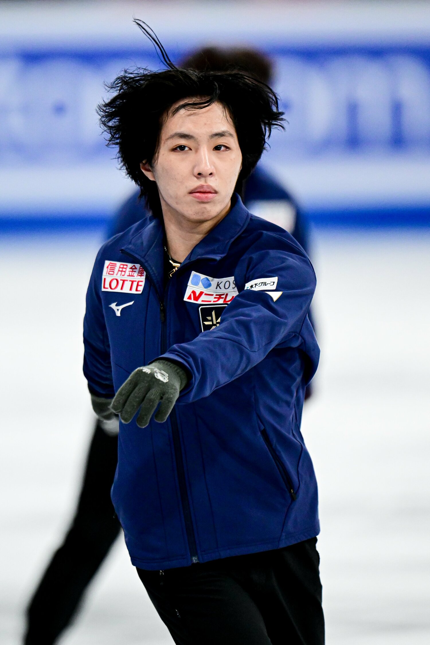 初の世界選手権に向けて公式練習に臨む三浦佳生　©︎AFLO