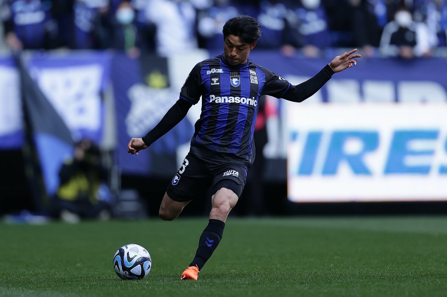 ガンバ移籍後、半田はビルドアップ面で新たなチャレンジに取り組んでいる　©J.LEAGUE