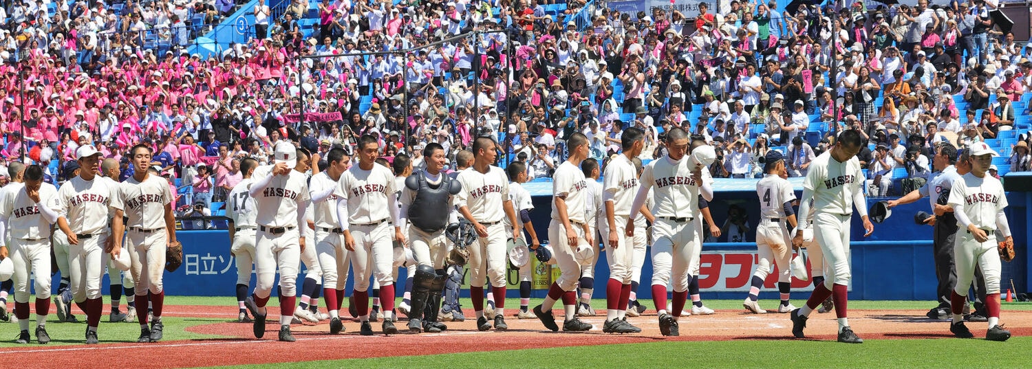 今年、日大鶴ケ丘に敗れた早実の選手たち。伝統校としてのプレッシャーも背負う　©NIKKAN SPORTS/AFLO