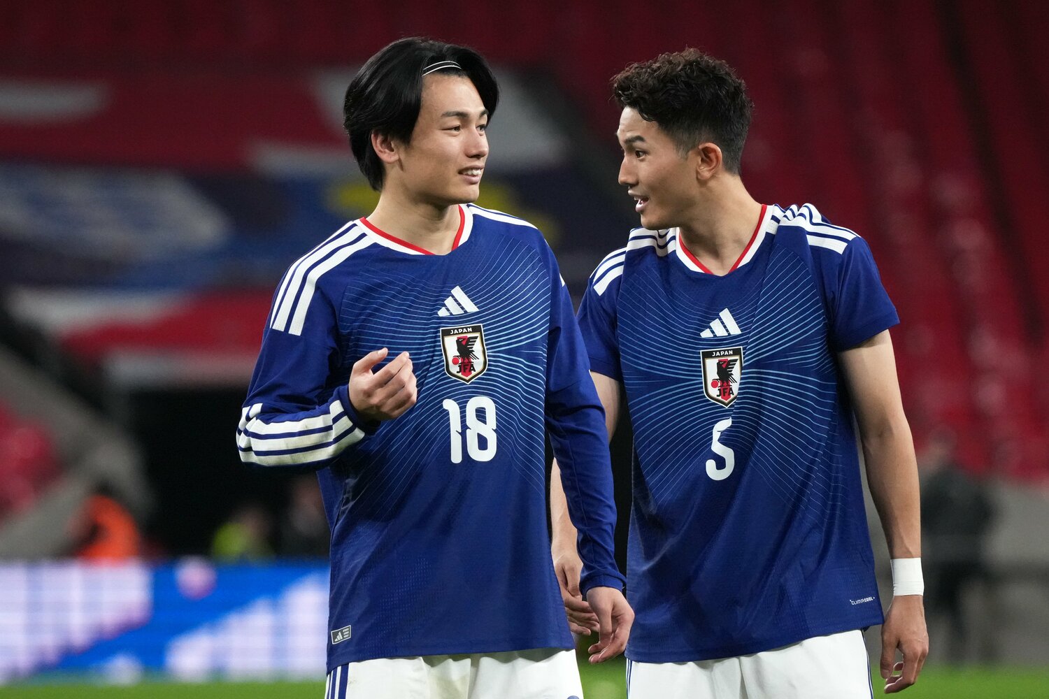 イングランド戦での上田と渡辺　©Getty Images