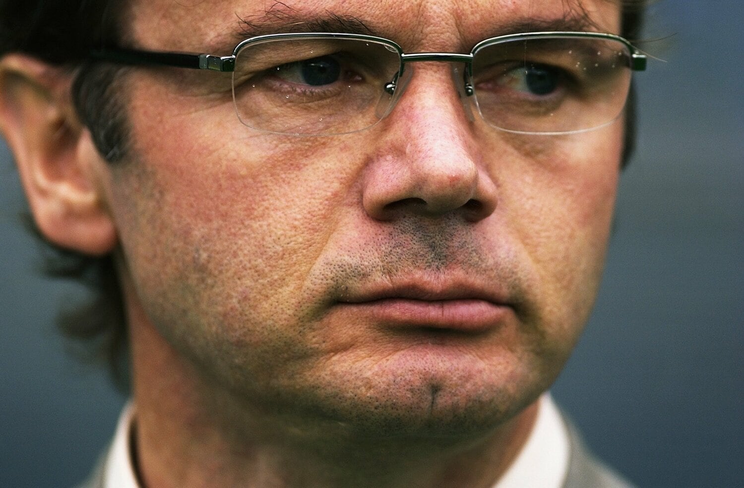 02年W杯準々決勝でトルコに破れた直後のトルシエ。当時は40代。過激な言動がしばしば批判の対象となった ©︎Getty Images