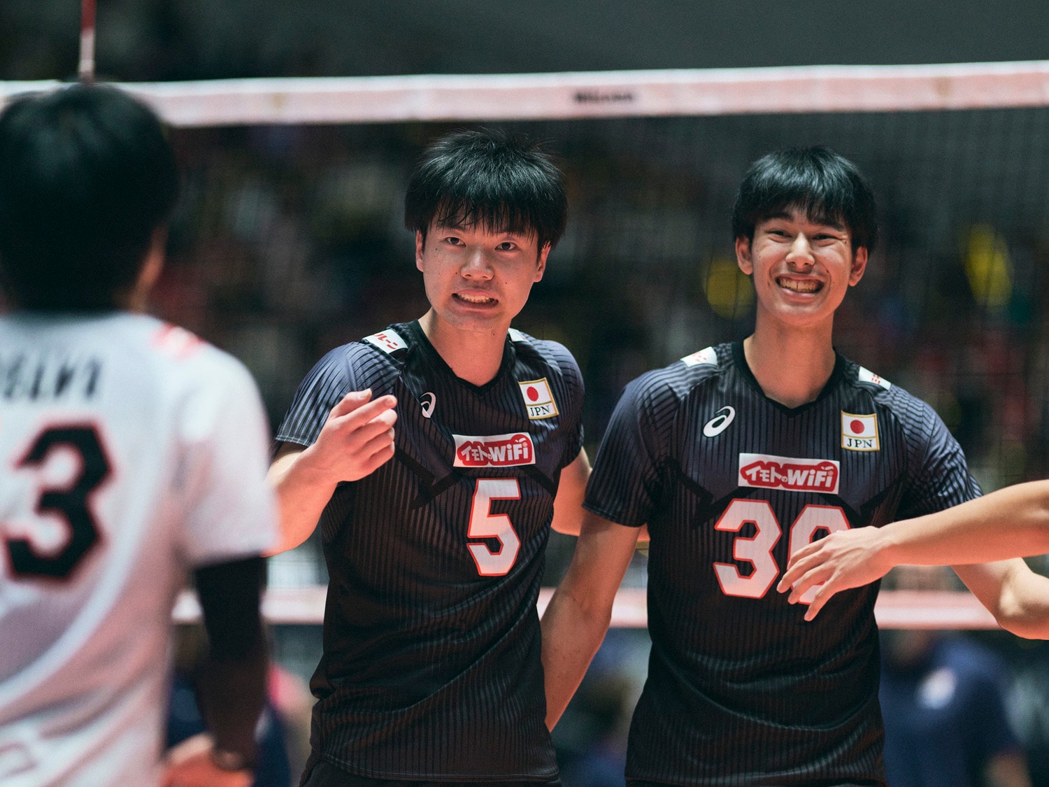 最年少の甲斐優斗(右)も超満員の観客の前で、堂々としたプレーを見せた ©Yuki Suenaga