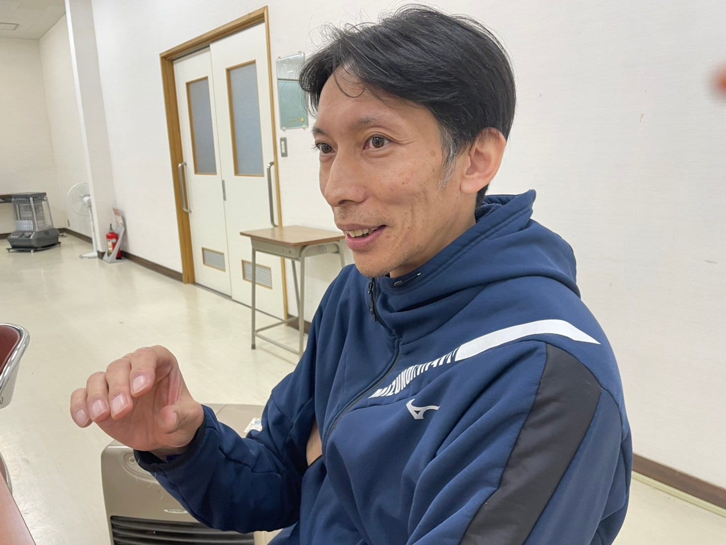 少し照れながらも息子の成長を喜ぶ松本慶彦（筆者撮影）