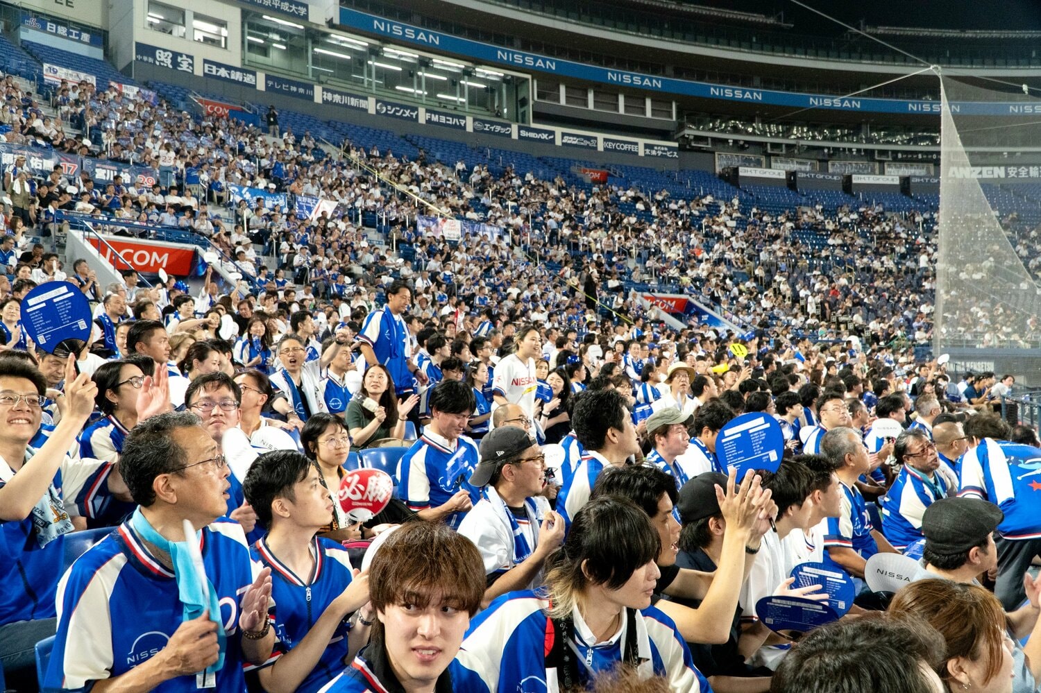 横浜スタジアムには日産の応援団として多くの人々が詰めかけた　©NISSAN