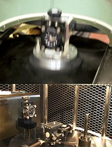 耐遠心重力性能、耐振動性能を試験している様子。過酷なテストの繰り返しこそスカイコックピットの、そしてGショックのアイデンティティと言える。