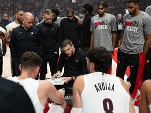 違法賭博容疑で指揮官が逮捕。ブレイザーズ、逆境を力に変えて。