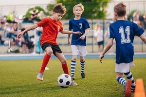 【はじめから読む】ミスをした小学生がチームメイトに“土下座”… 日本スポーツ界にはびこる欧米ではあり得ない「支配」という光景